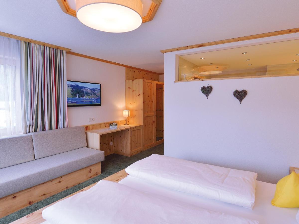 Pension Cafe Fritz Lech am Arlberg Bagian luar foto